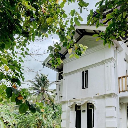 Отель Watu House Диквелла Экстерьер фото
