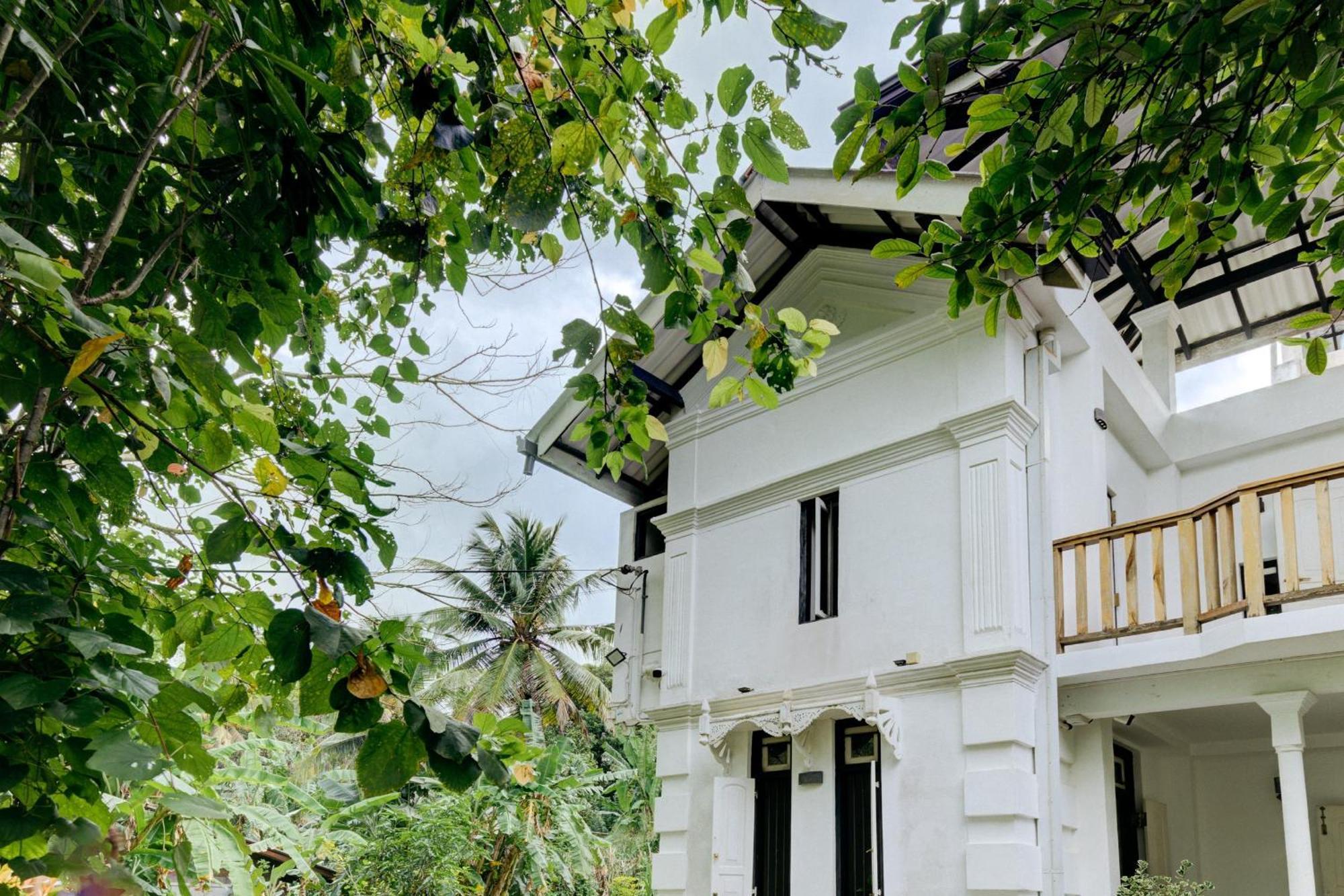 Отель Watu House Диквелла Экстерьер фото