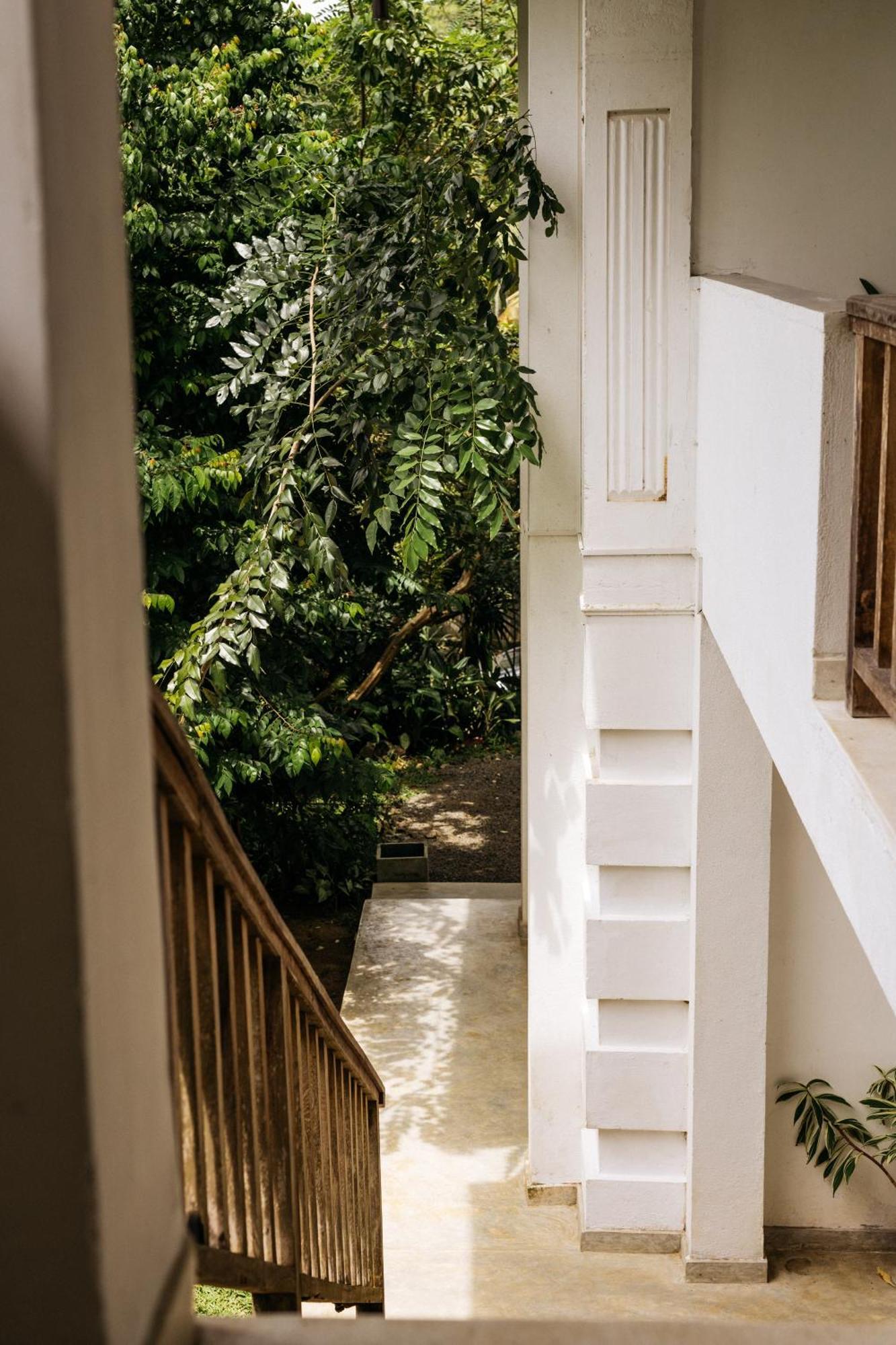 Отель Watu House Диквелла Экстерьер фото